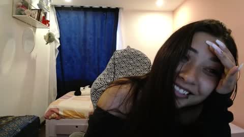 Mia zoe online show from December 7, 2024, 9:33 pm