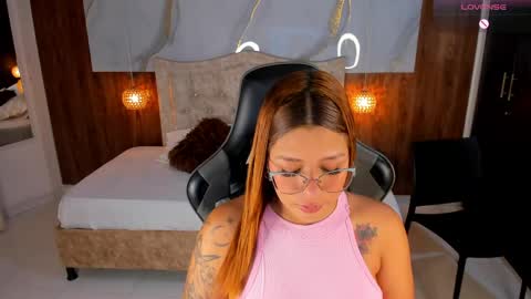 Snapshot of mia_18v chatting on May 22, 2026, 8:14 pm Violett online show from May 22, 2026, 8:14 pm