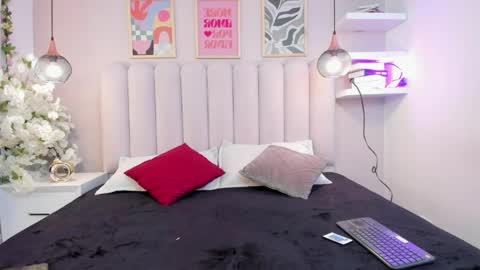 mia__bailey_ online show from May 8, 2026, 3:34 am