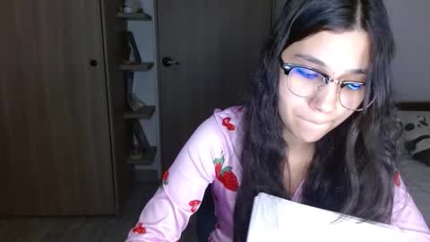 Mia online show from March 26, 2026, 1:44 am