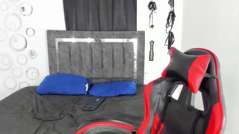 Snapshot of mia_and_kenai chatting on November 25, 2025, 12:27 pm Mia and Kenai online show from November 25, 2025, 12:27 pm