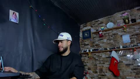 Mia and vincentt model indepent online show from November 28, 2025, 4:37 am