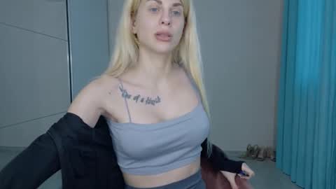 mia_angel online show from May 23, 2026, 5:17 pm