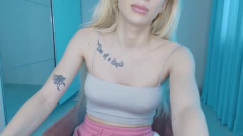 mia_angel online show from June 10, 2026, 1:32 pm