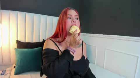 Mia online show from June 26, 2026, 4:33 pm