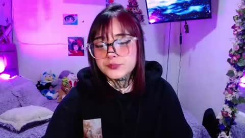 Snapshot of mia_cat05 chatting on July 22, 2026, 6:05 am Mia online show from July 22, 2026, 6:05 am