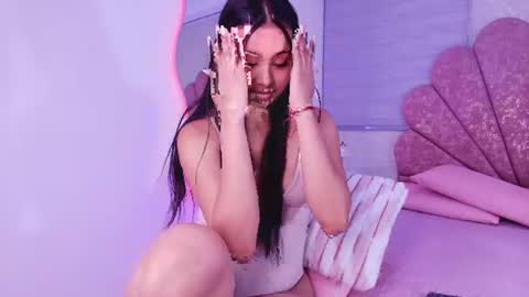 Snapshot of mia_collenss chatting on July 5, 2026, 4:19 am Mia online show from July 5, 2026, 4:19 am