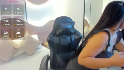 M I A  online show from November 6, 2025, 2:34 am