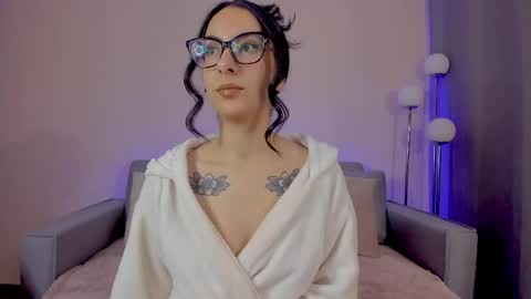 Sarah Luna online show from April 14, 2026, 12:22 pm