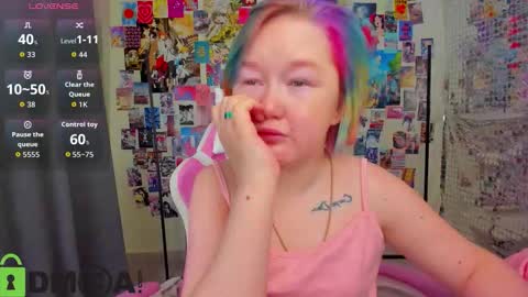 Mia online show from December 22, 2025, 2:41 am