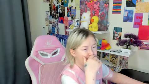 Mia online show from July 2, 2026, 2:55 am