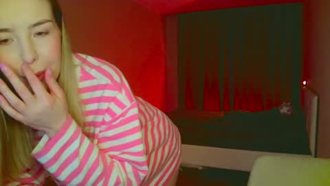 Mia online show from March 1, 2025, 3:43 am