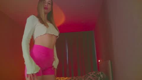 Mia online show from March 11, 2025, 4:10 am