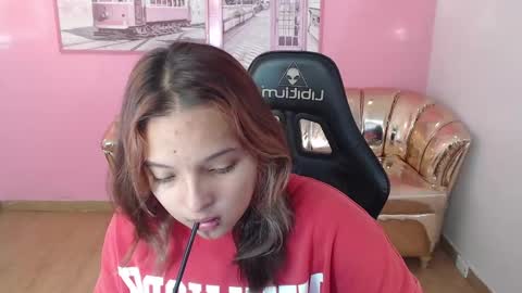 Mia online show from October 6, 2025, 12:35 pm