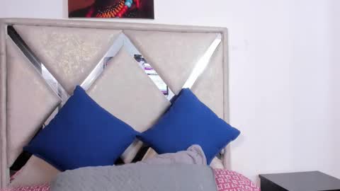 mia fox online show from November 5, 2025, 2:28 pm