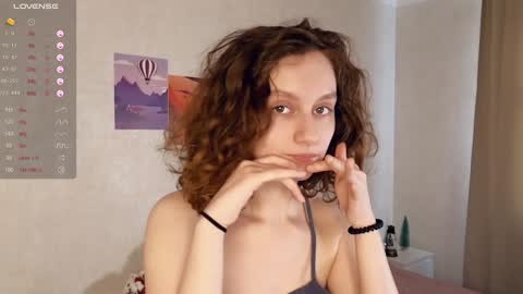 Snapshot of mia_frizz chatting on February 7, 2025, 9:37 am Mia  online show from February 7, 2025, 9:37 am