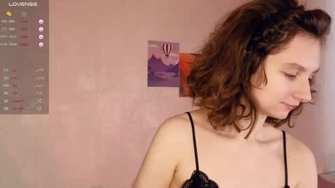 Snapshot of mia_frizz chatting on February 9, 2025, 9:05 am Mia  online show from February 9, 2025, 9:05 am
