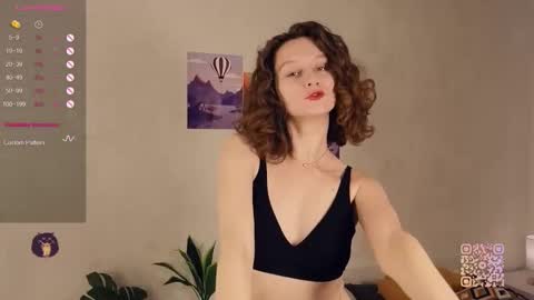 Snapshot of mia_frizz chatting on September 14, 2025, 1:32 pm Mia  online show from September 14, 2025, 1:32 pm