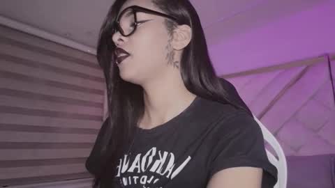 Mia online show from February 11, 2026, 3:00 am