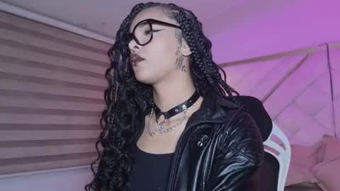 Mia online show from February 19, 2026, 3:02 am