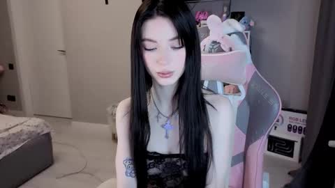 MIA HELP ME REACH 100 LIKES online show from December 3, 2025, 3:43 pm