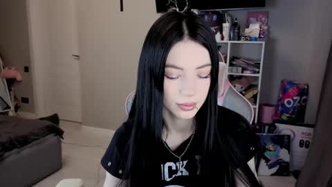 MIA HELP ME REACH 100 LIKES online show from February 26, 2026, 3:22 pm