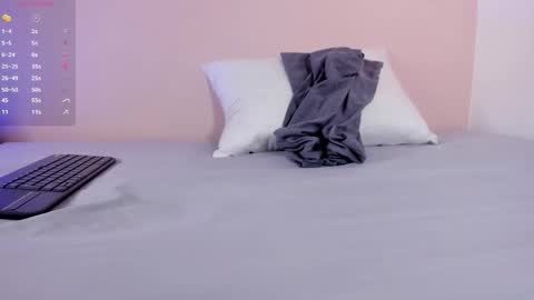 Snapshot of mia_holson chatting on February 4, 2026, 12:00 pm I am Mia online show from February 4, 2026, 12:00 pm