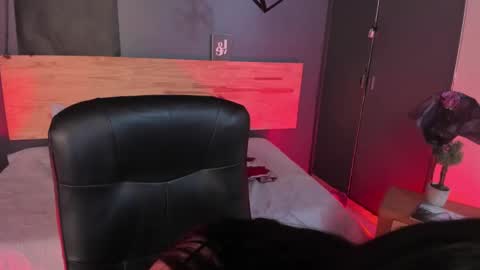 Val  online show from February 14, 2025, 9:10 pm