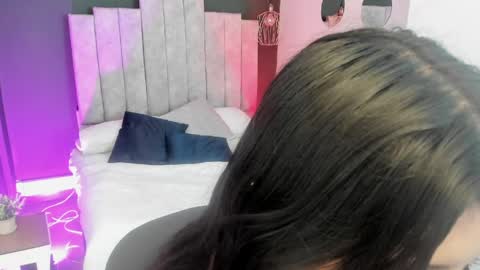 Snapshot of mia_jagger chatting on June 1, 2026, 7:48 pm Val online show from June 1, 2026, 7:48 pm
