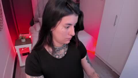 Snapshot of mia_jagger chatting on June 3, 2026, 8:03 pm Val online show from June 3, 2026, 8:03 pm