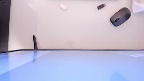    online show from November 4, 2025, 12:15 pm