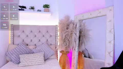 mia_juicy_ online show from October 18, 2025, 9:26 pm