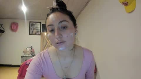 mia kaneee online show from October 7, 2025, 9:01 pm