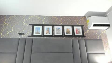 Mia online show from April 5, 2026, 3:31 pm