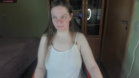 mia_lores online show from May 12, 2026, 9:28 am