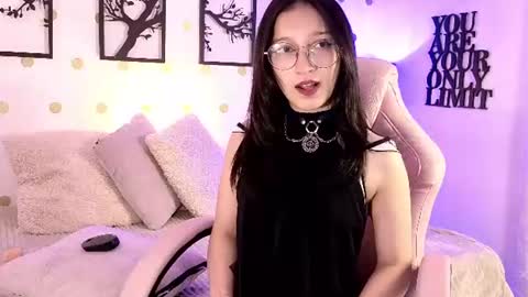 Mia online show from July 6, 2026, 11:07 pm