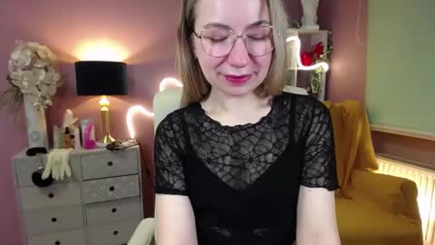 Snapshot of mia_luxx92 chatting on December 13, 2024, 8:09 am Mia online show from December 13, 2024, 8:09 am