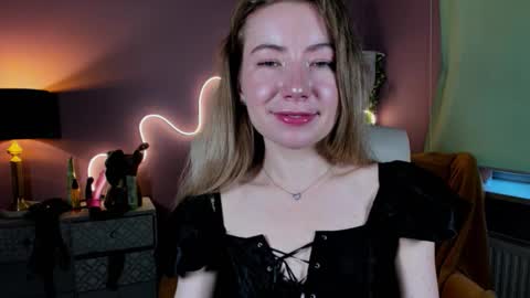 Snapshot of mia_luxx92 chatting on October 19, 2025, 2:07 pm Mia online show from October 19, 2025, 2:07 pm