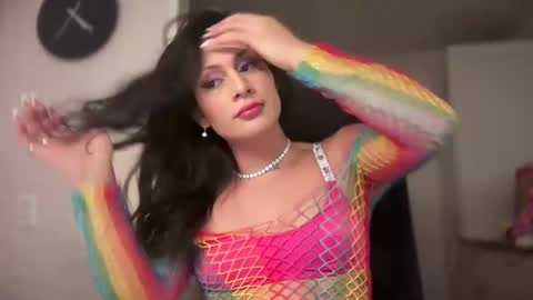 Snapshot of mia_mattel chatting on December 14, 2024, 2:21 pm          333 online show from December 14, 2024, 2:21 pm