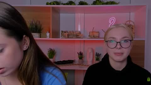 mia_moah online show from October 15, 2025, 9:09 am