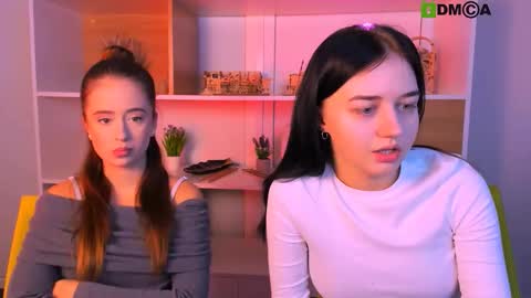 mia_moah online show from October 19, 2025, 9:21 am
