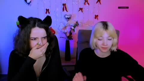 mia_mooon_ online show from April 18, 2026, 8:51 am