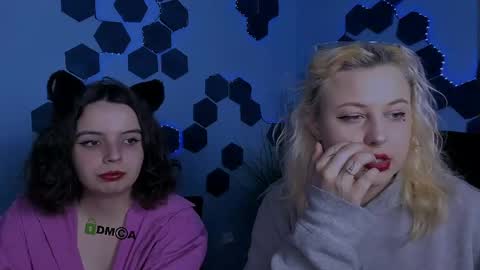 mia_mooon_ online show from April 21, 2026, 7:47 am