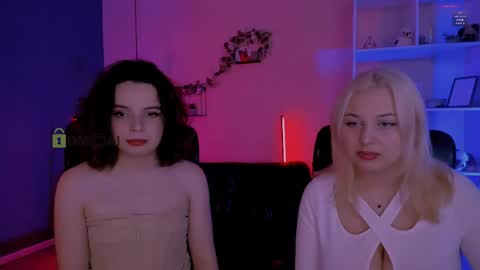 mia_mooon_ online show from May 2, 2026, 8:52 am