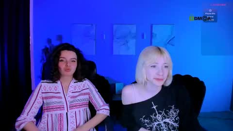 mia_mooon_ online show from May 8, 2026, 8:41 am