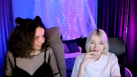 mia_mooon_ online show from May 19, 2026, 6:58 pm