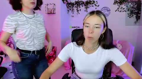 mia_mooon_ online show from July 6, 2026, 8:33 am