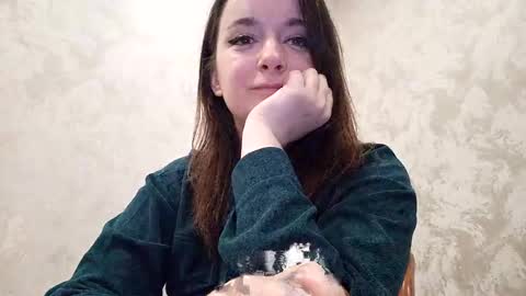 Mia online show from November 8, 2025, 9:31 am