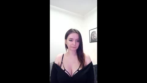 Mia online show from February 8, 2026, 9:13 am