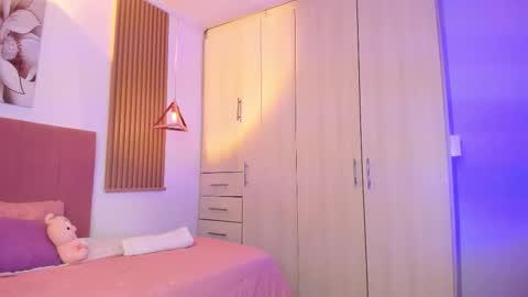 Mia Nevaeh - follow me online show from December 13, 2025, 8:14 pm